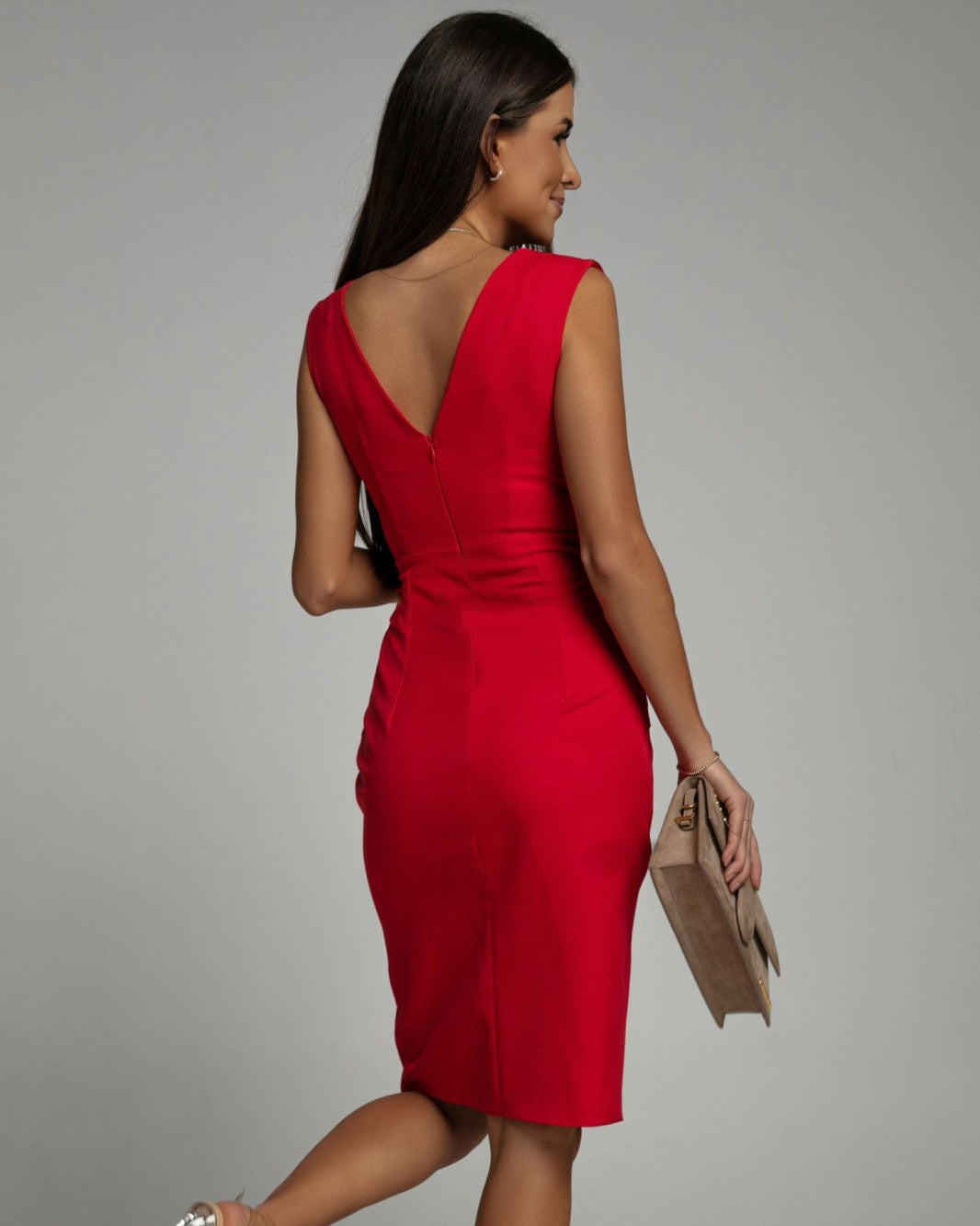 Nelly™ - Dress with V-neckline and slit